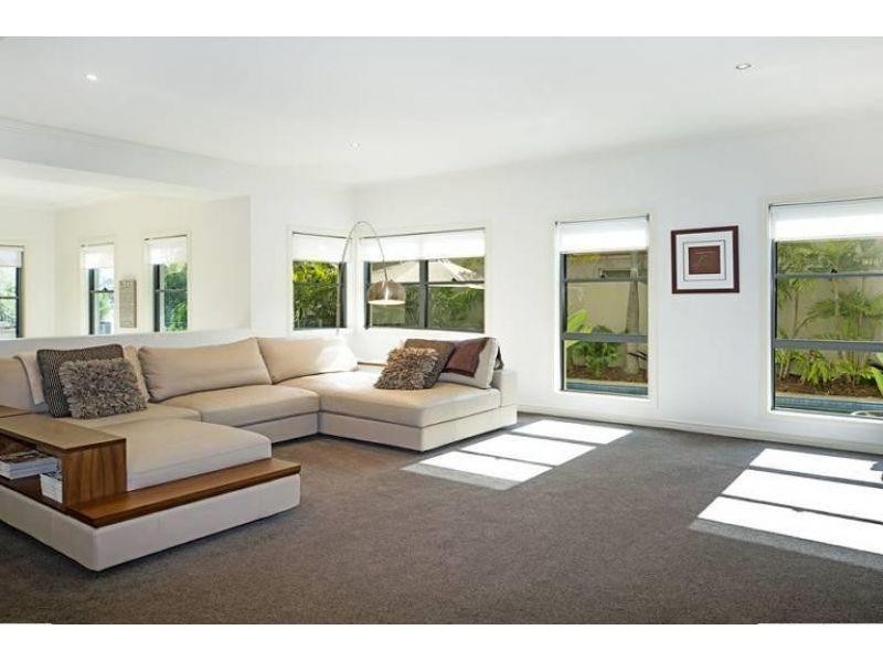 1677 Riverdale Drive, Hope Island QLD 4212