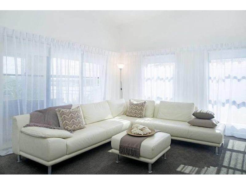 1677 Riverdale Drive, Hope Island QLD 4212