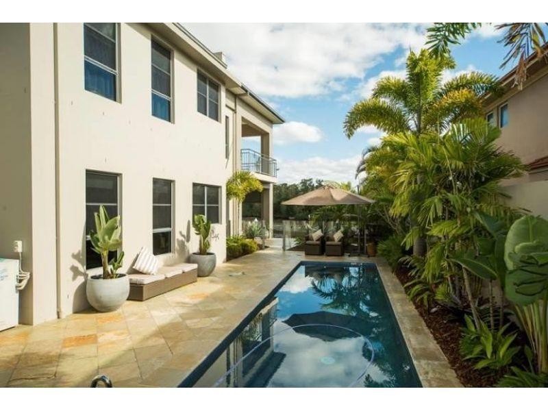 1677 Riverdale Drive, Hope Island QLD 4212