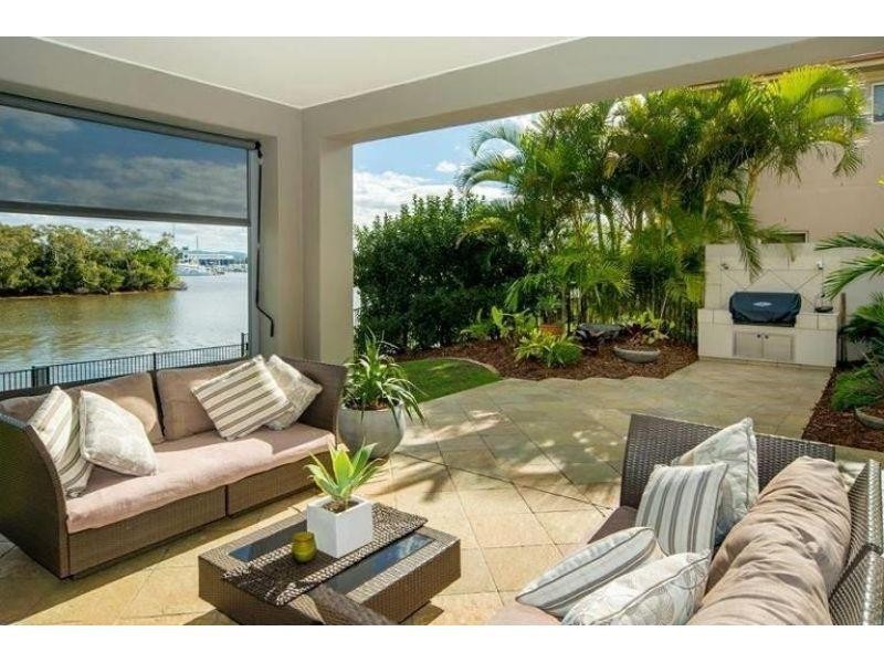 1677 Riverdale Drive, Hope Island QLD 4212