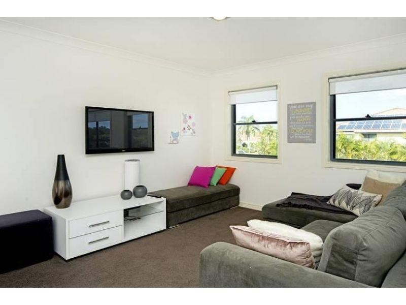 1677 Riverdale Drive, Hope Island QLD 4212