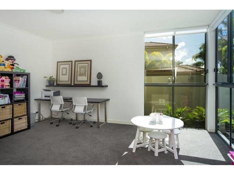 1677 Riverdale Drive, Hope Island QLD 4212