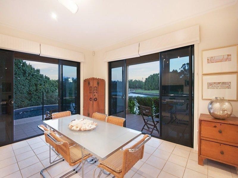 2120 Fernlea Close, Hope Island QLD 4212