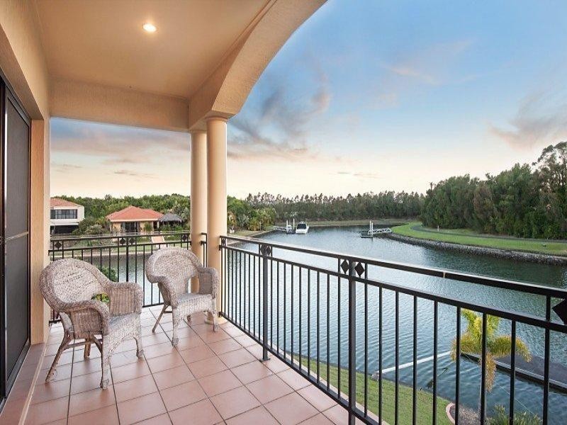 2120 Fernlea Close, Hope Island QLD 4212