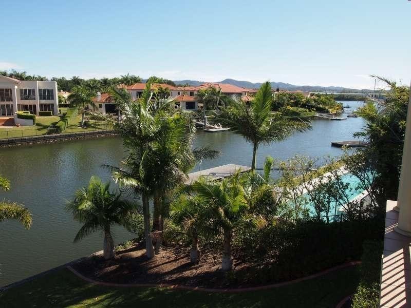 2120 Fernlea Close, Hope Island QLD 4212