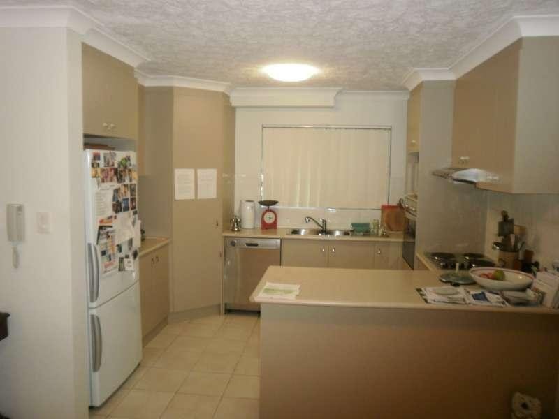 4/2 Johnston Street, Southport QLD 4215