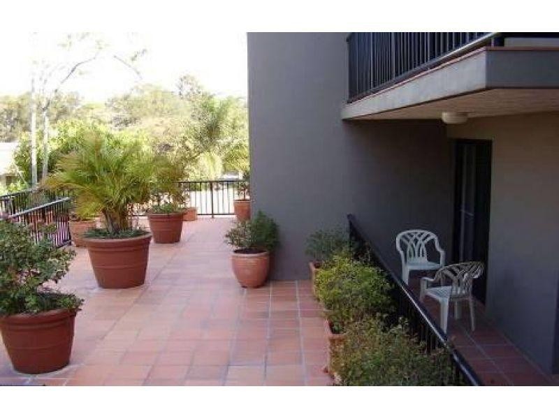 4/2 Johnston Street, Southport QLD 4215