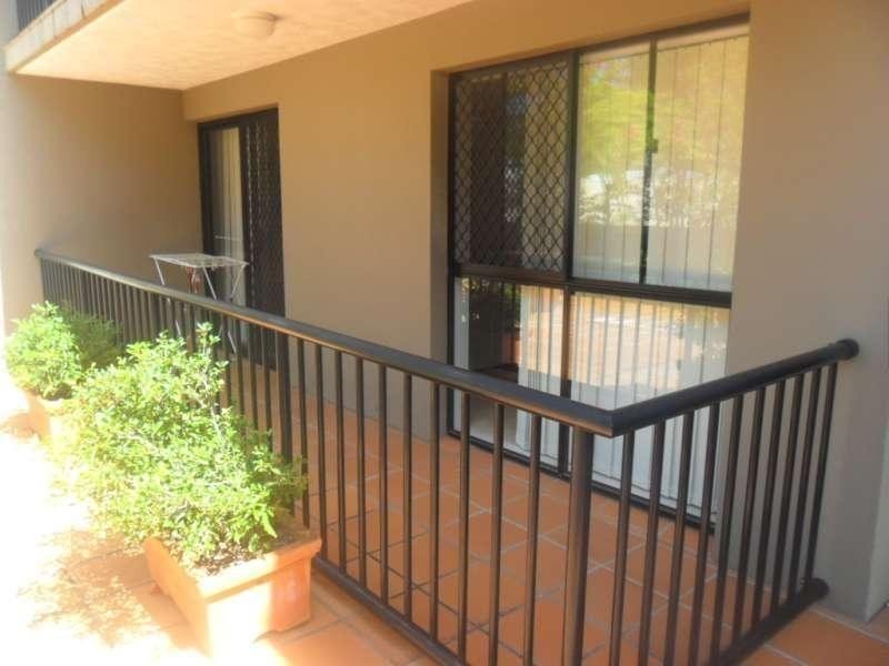 4/2 Johnston Street, Southport QLD 4215