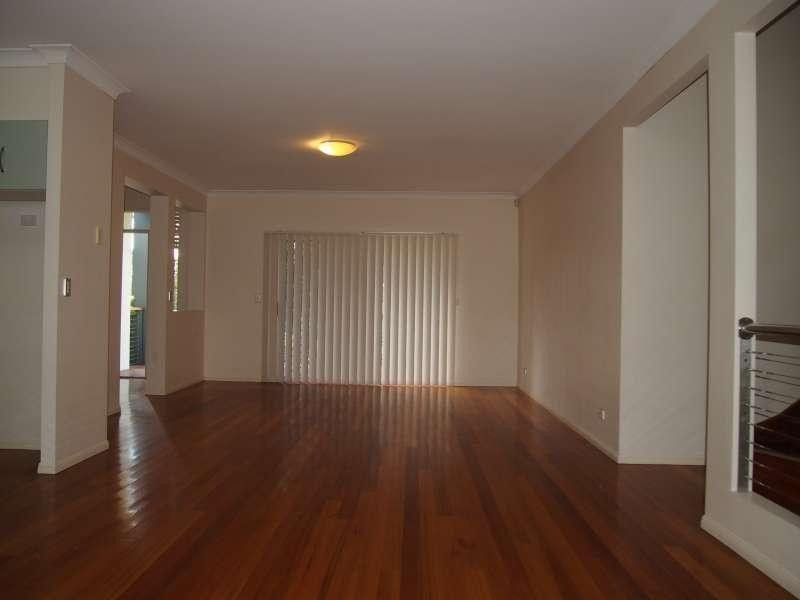 4 Peachester Close, Ormeau QLD 4208