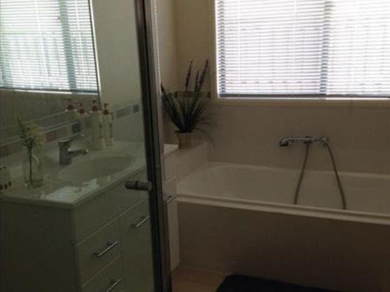 16 Willunga Street, Pacific Pines QLD 4211