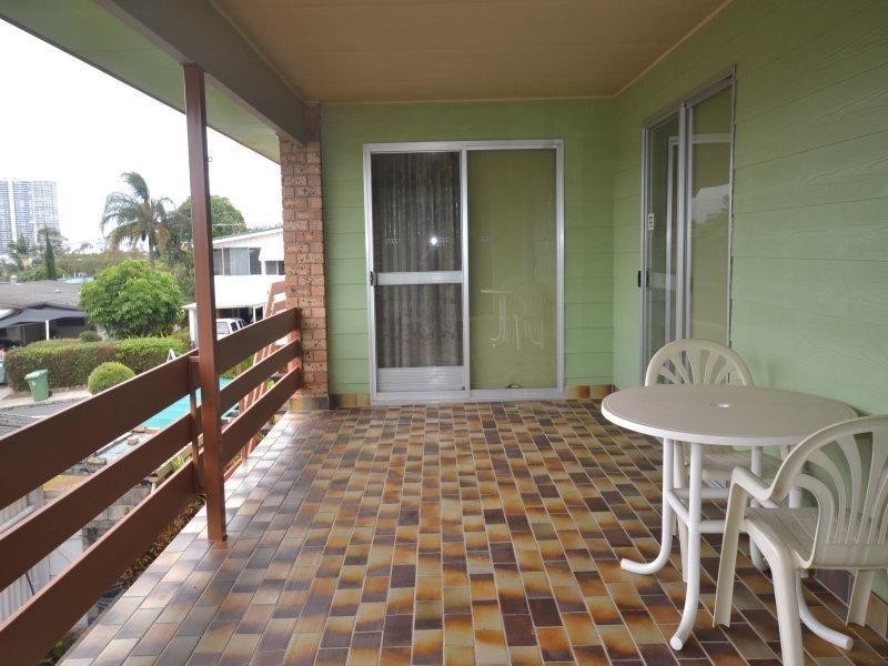 12 Waratah Avenue, Biggera Waters QLD 4216