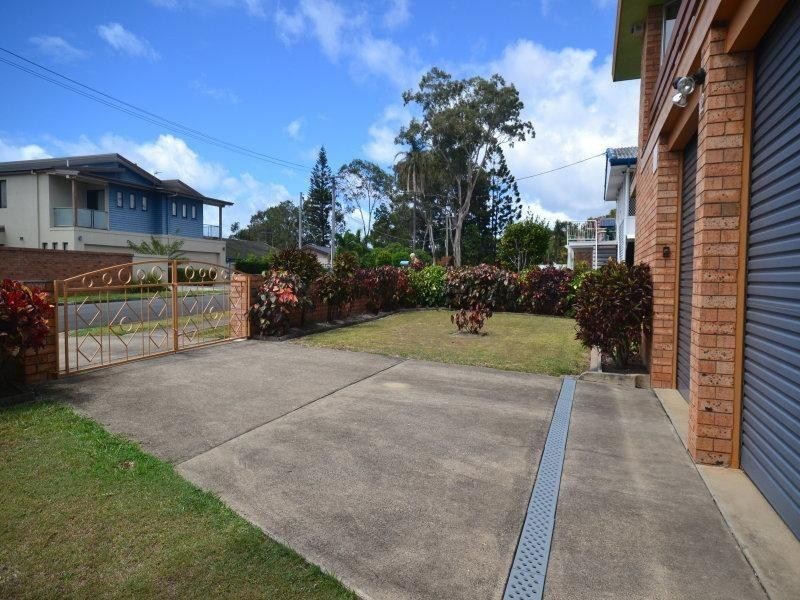 12 Waratah Avenue, Biggera Waters QLD 4216
