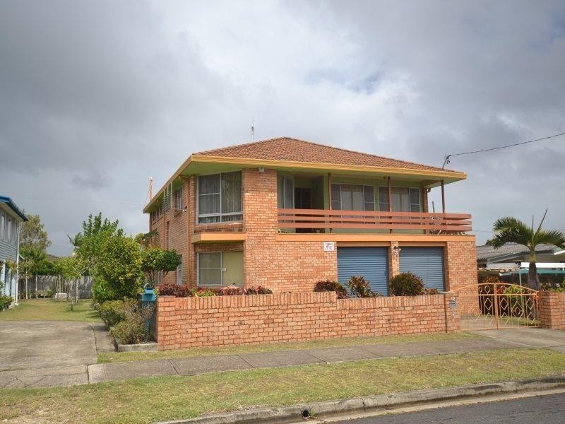 12 Waratah Avenue, Biggera Waters QLD 4216