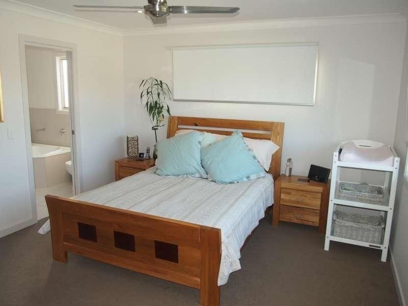 2/43 Muir Street, Labrador QLD 4215