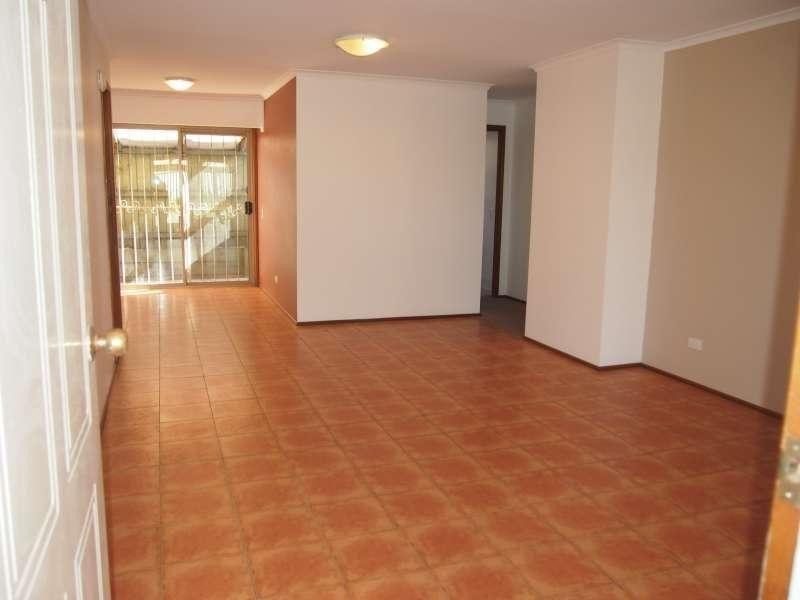 1/3 Ruth Anne Close, Labrador QLD 4215