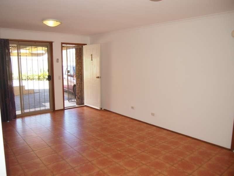 1/3 Ruth Anne Close, Labrador QLD 4215