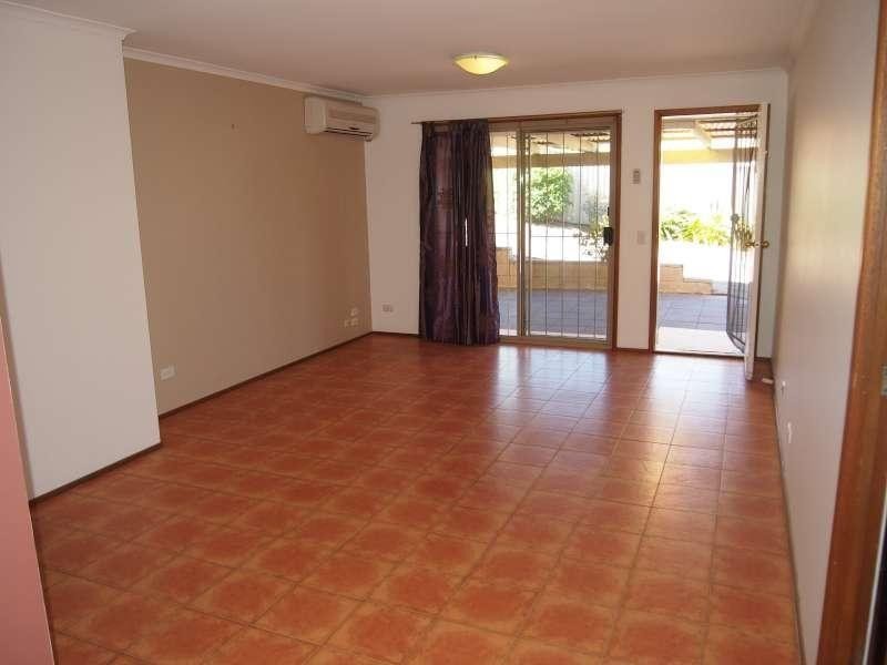 1/3 Ruth Anne Close, Labrador QLD 4215