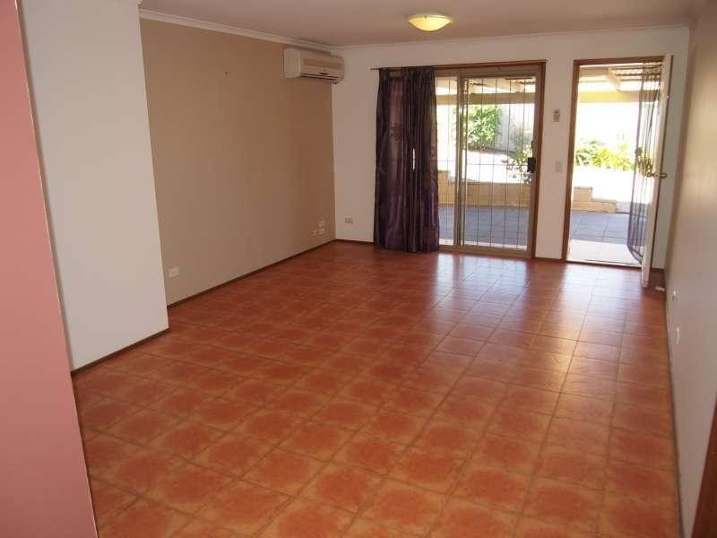 1/3 Ruth Anne Close, Labrador QLD 4215