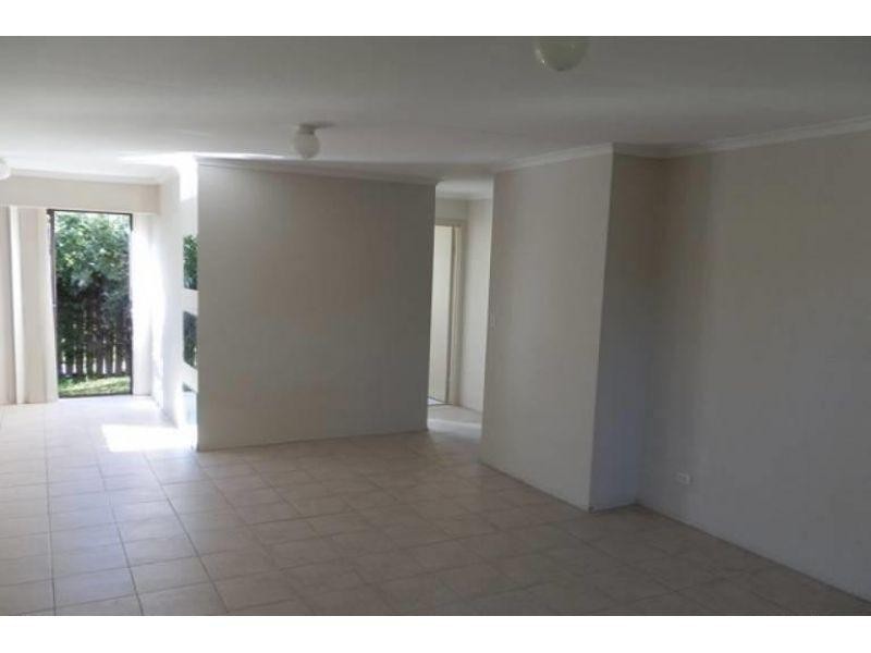 2/25 Telopea Street, Labrador QLD 4215