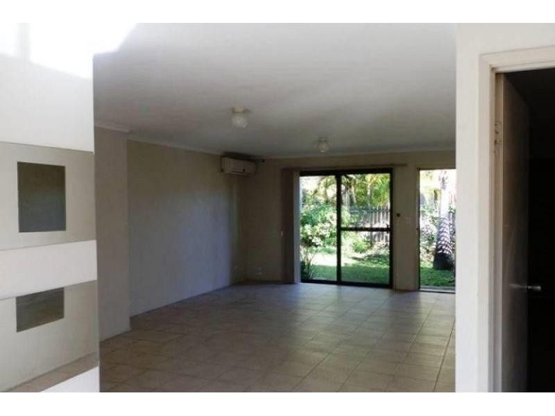 2/25 Telopea Street, Labrador QLD 4215