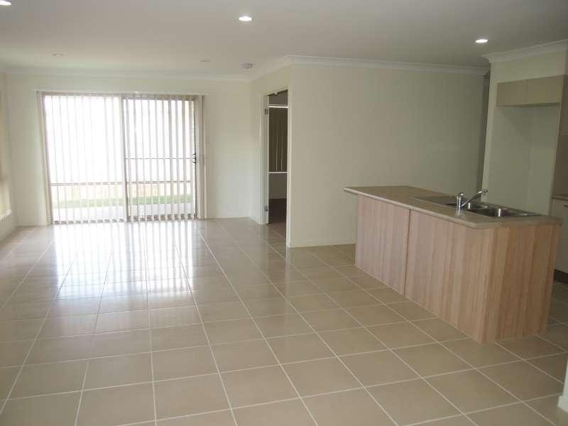 8 Oscar Close, Ormeau QLD 4208