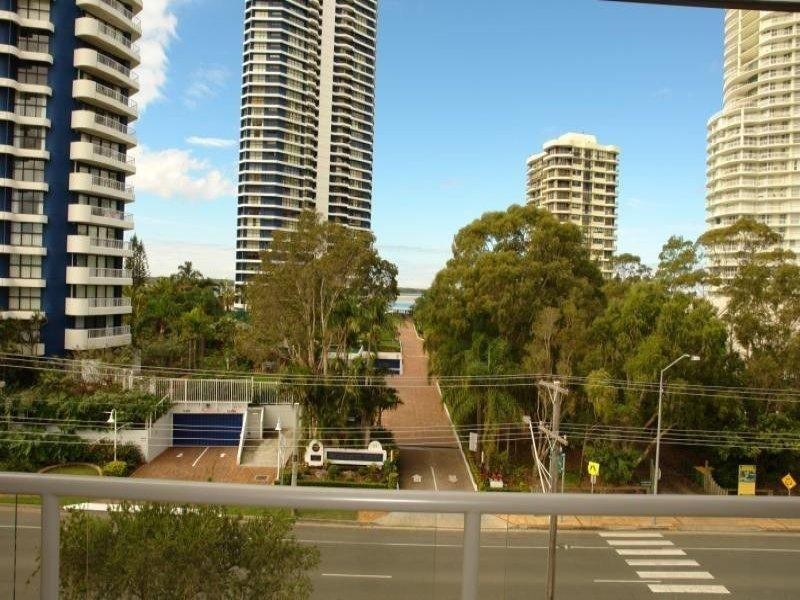 20/12 Bayview Street, Runaway Bay QLD 4216