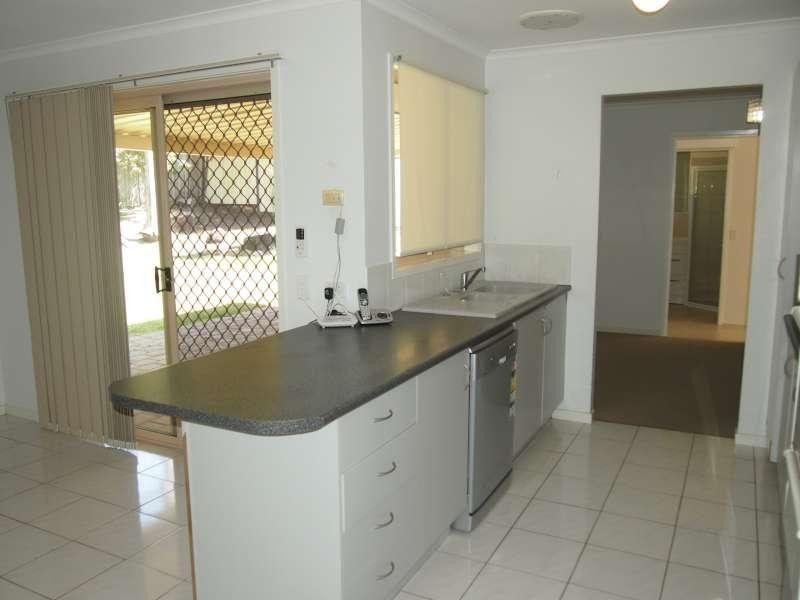 10 Range Court, Arundel QLD 4214