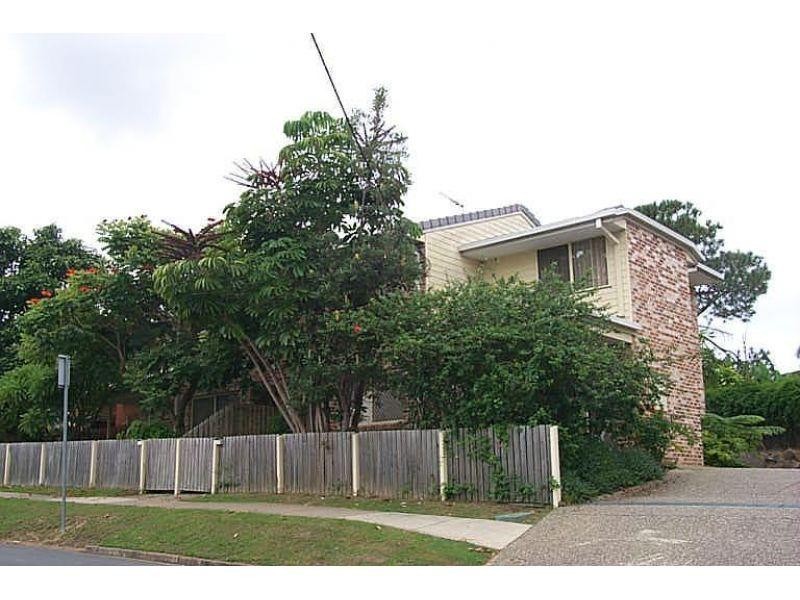 1/139 Eugaree Street, Southport QLD 4215