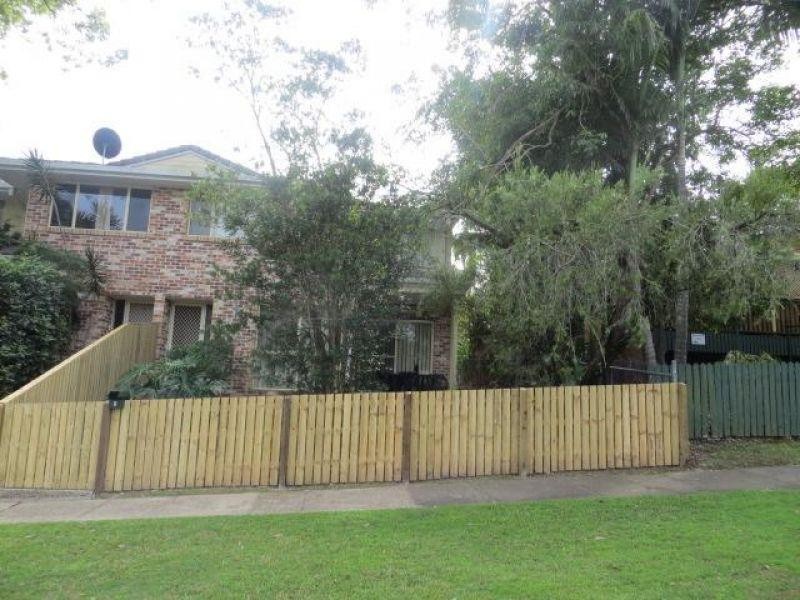 1/139 Eugaree Street, Southport QLD 4215