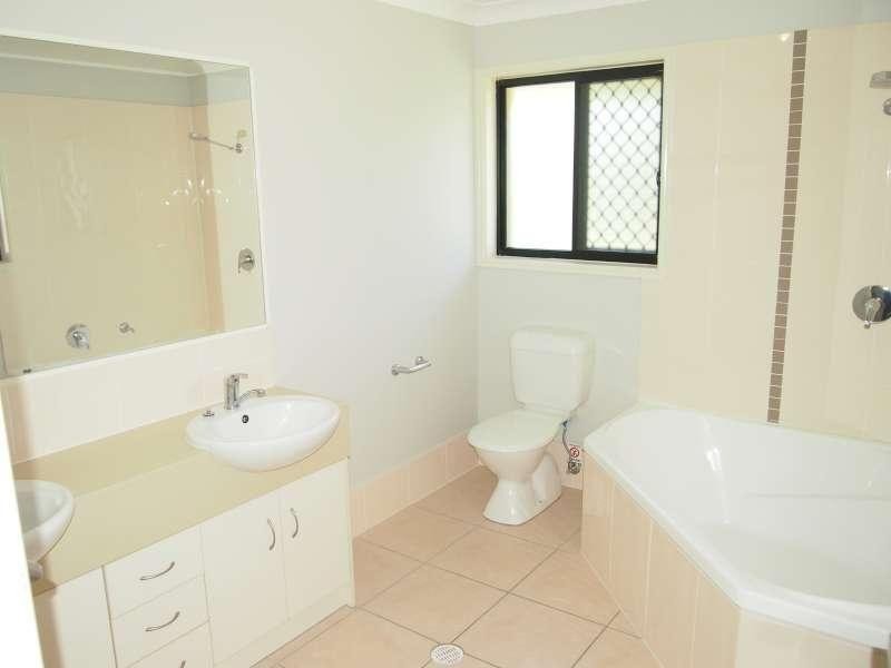1/1 MacDonald Avenue, Upper Coomera QLD 4209