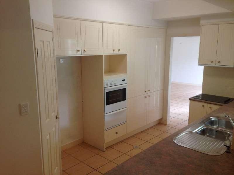 6 Herington Close, Arundel QLD 4214