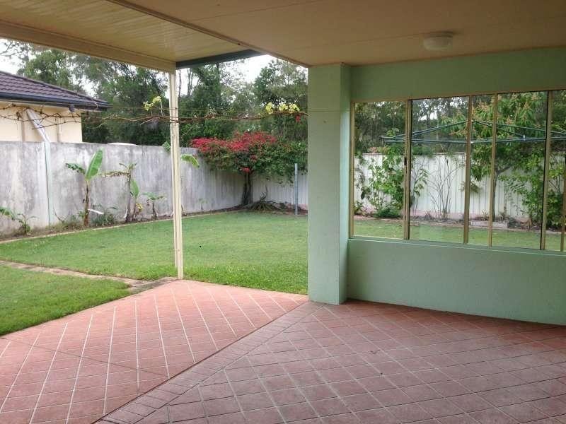 6 Herington Close, Arundel QLD 4214