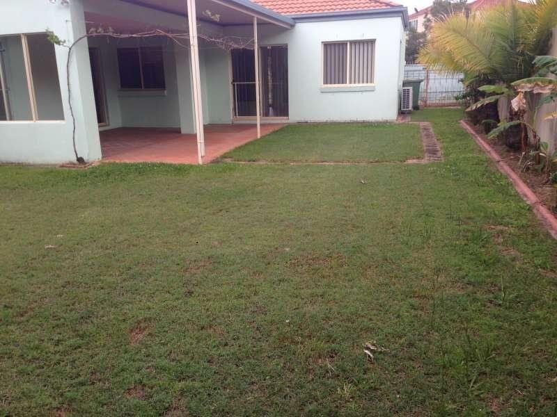6 Herington Close, Arundel QLD 4214