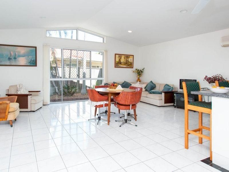 5 Grand Canal Way, Runaway Bay QLD 4216