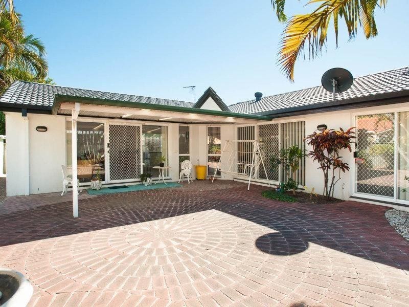 5 Grand Canal Way, Runaway Bay QLD 4216