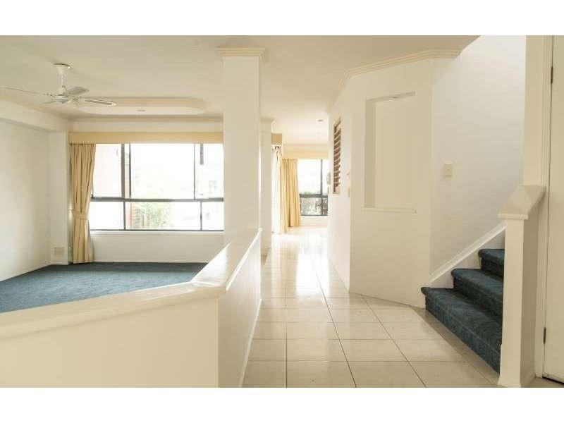 27/87 Morala Avenue, Runaway Bay QLD 4216