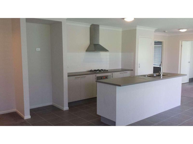 11 Banks Drive, Ormeau Hills QLD 4208