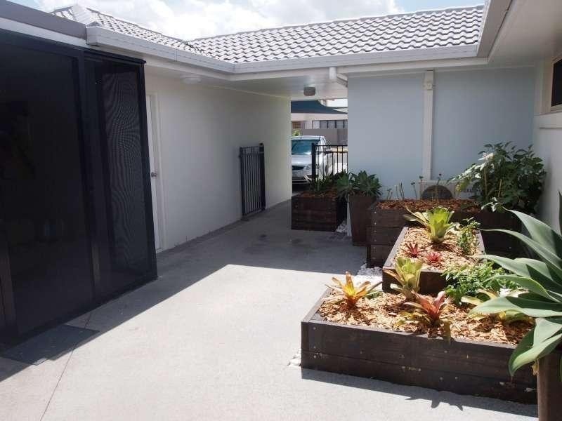 10 Drysdale Place, Paradise Point QLD 4216