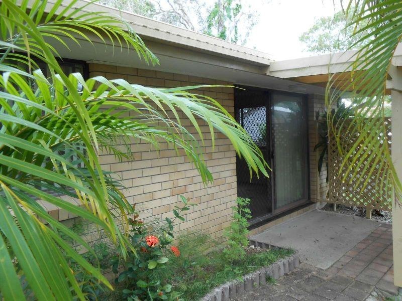 2/5 Caroline Avenue, Southport QLD 4215