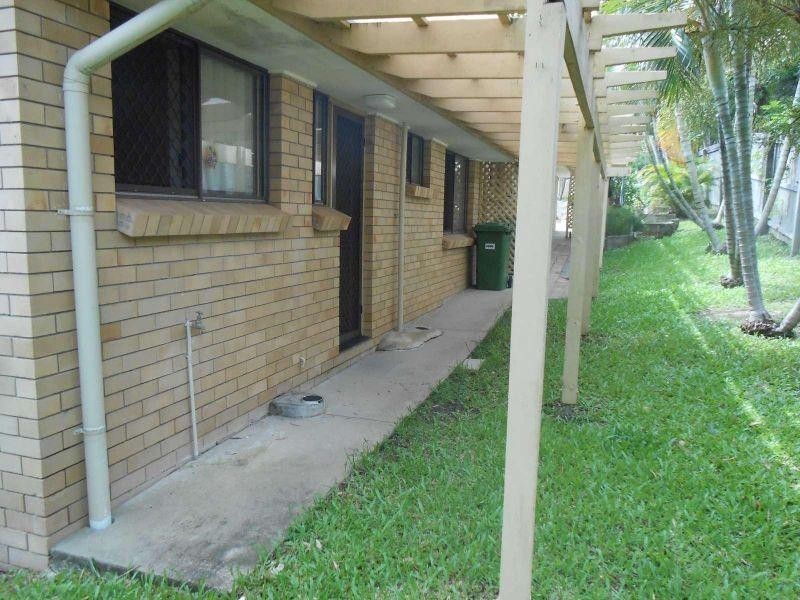 2/5 Caroline Avenue, Southport QLD 4215