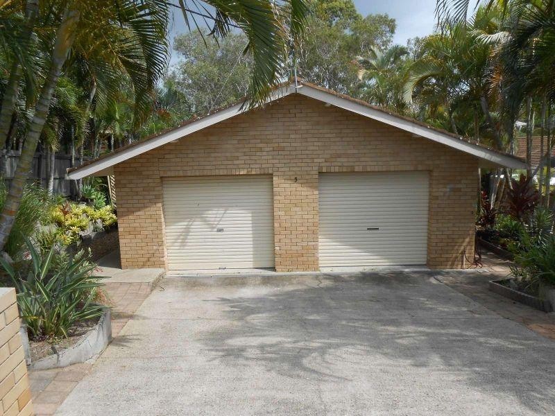 2/5 Caroline Avenue, Southport QLD 4215