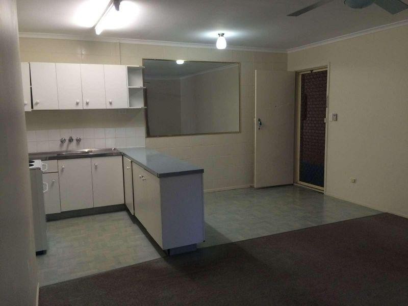 5/4 Sunshine Court, Labrador QLD 4215