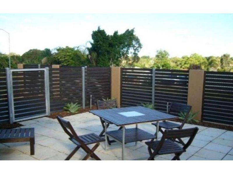 1/4 Ruth Anne Close, Labrador QLD 4215