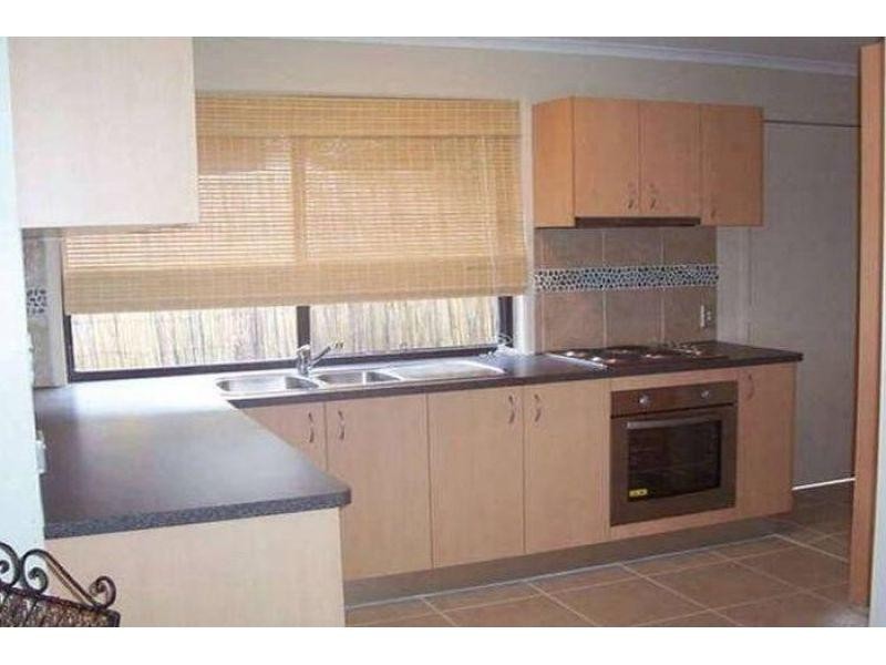 1/4 Ruth Anne Close, Labrador QLD 4215