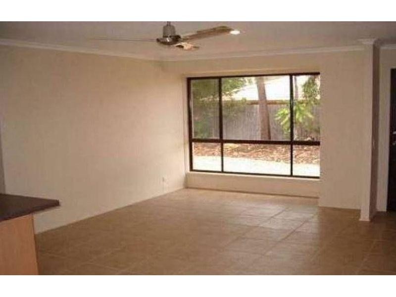 1/4 Ruth Anne Close, Labrador QLD 4215