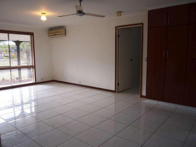 1 Loxton Court, Helensvale QLD 4212