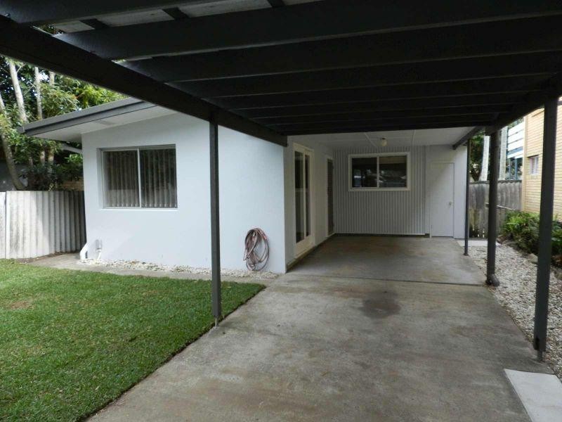 98 Albion Avenue, Miami QLD 4220