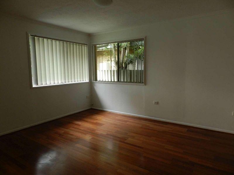 98 Albion Avenue, Miami QLD 4220