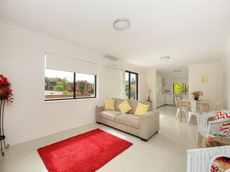 7/25 Duet Drive, Mermaid Waters QLD 4218