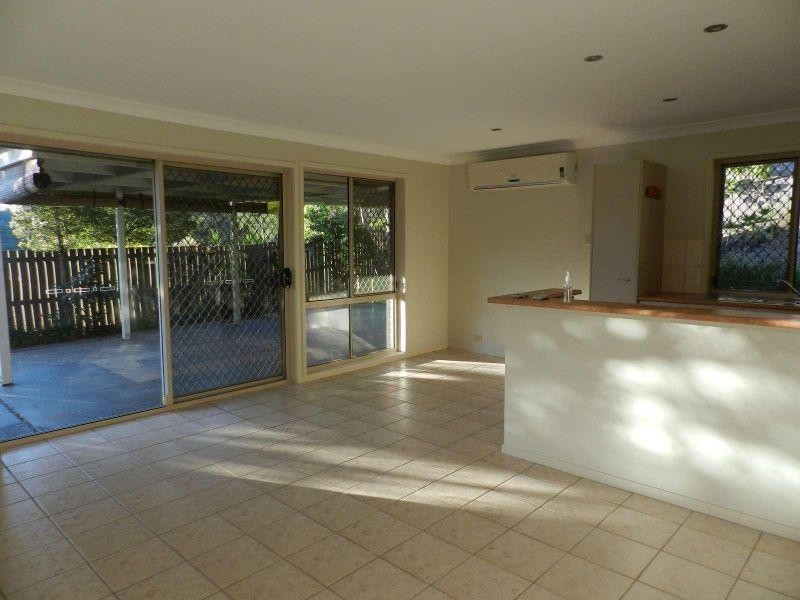 9 Pinemount Crescent, Oxenford QLD 4210